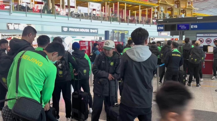  博主：昨天遭遇停飛休息一晚，國安隊首都機場今日再出發(fā)