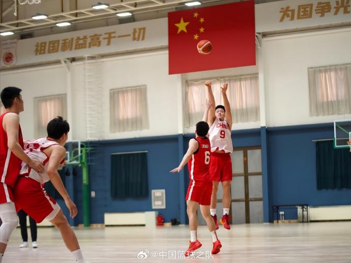 對(duì)抗訓(xùn)練繼續(xù)！中國(guó)男籃最新訓(xùn)練圖集新鮮出爐
