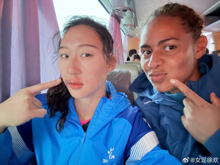  神勇！女足國(guó)門徐歡曬照，比賽中被球砸臉仍力保球門不失