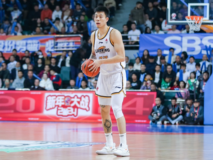  攻防俱佳！張鎮(zhèn)麟15中8拿到19分7板6助5斷2帽