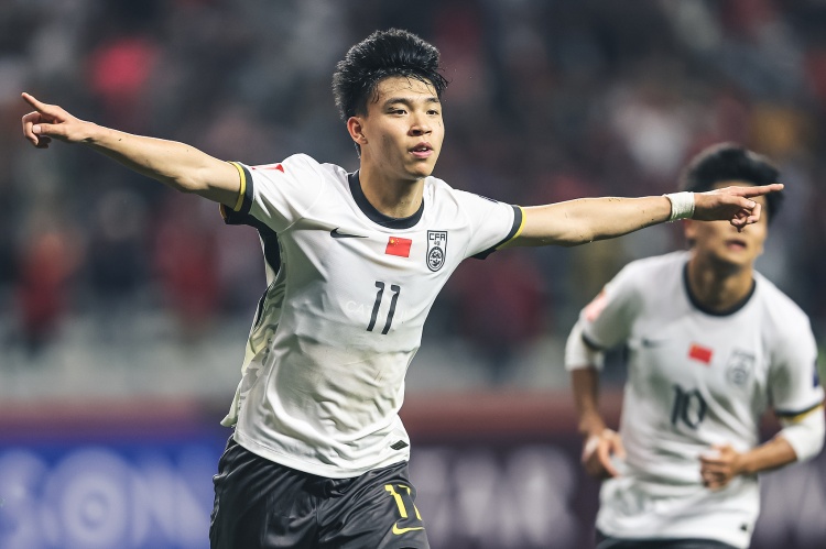  北青體育：18歲“跳級生”王鈺棟有望進入國足客戰(zhàn)沙特名單！